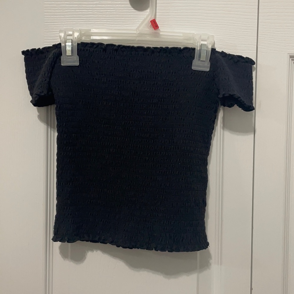 hollister size xs black Off the shoulder crop top